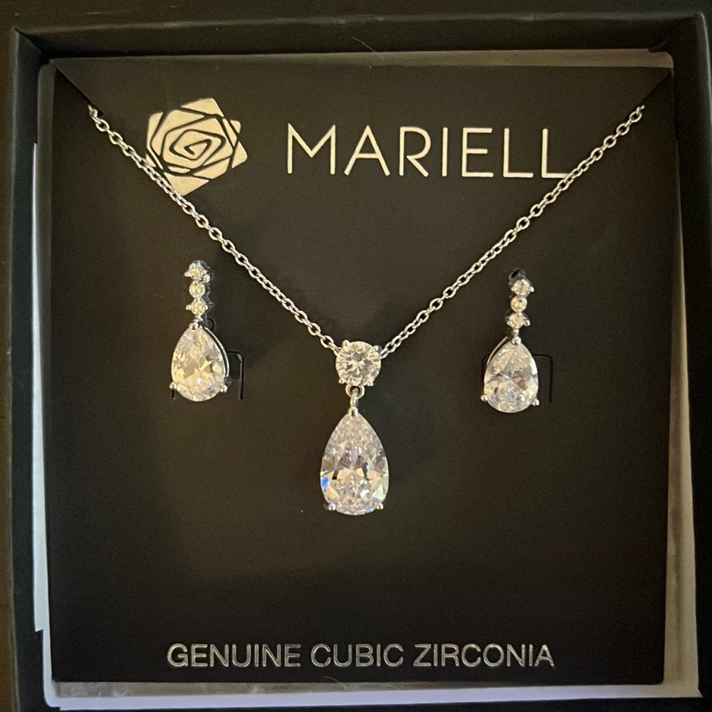 Teardrop Necklace and Earring Set